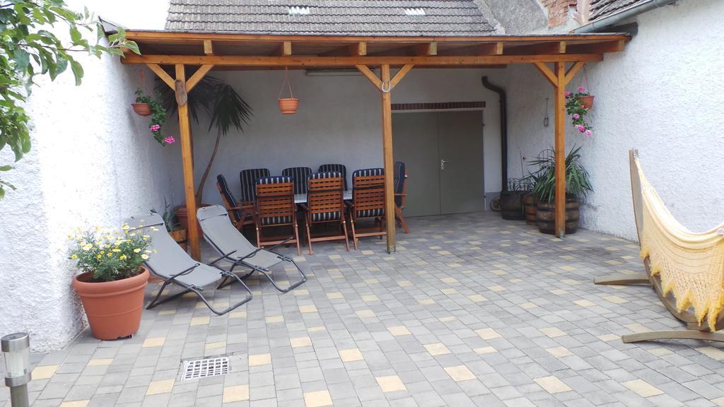 Gaestehaus Und Weinbau Zur Wiederkehr Strudler Podersdorf am See Eksteriør billede